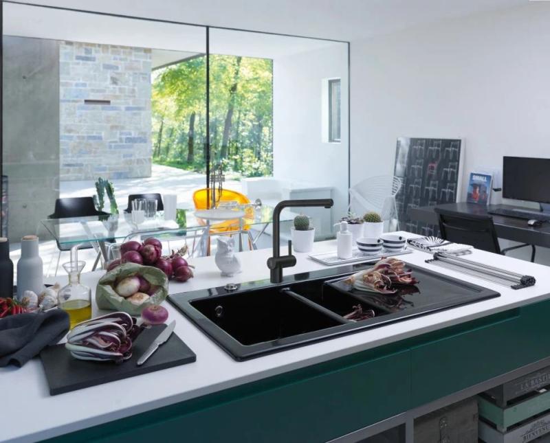 Franke geborstelde zwarte sensor Keukenkraan Atlas Neo met uittrekbare uitloop 115.0625.527