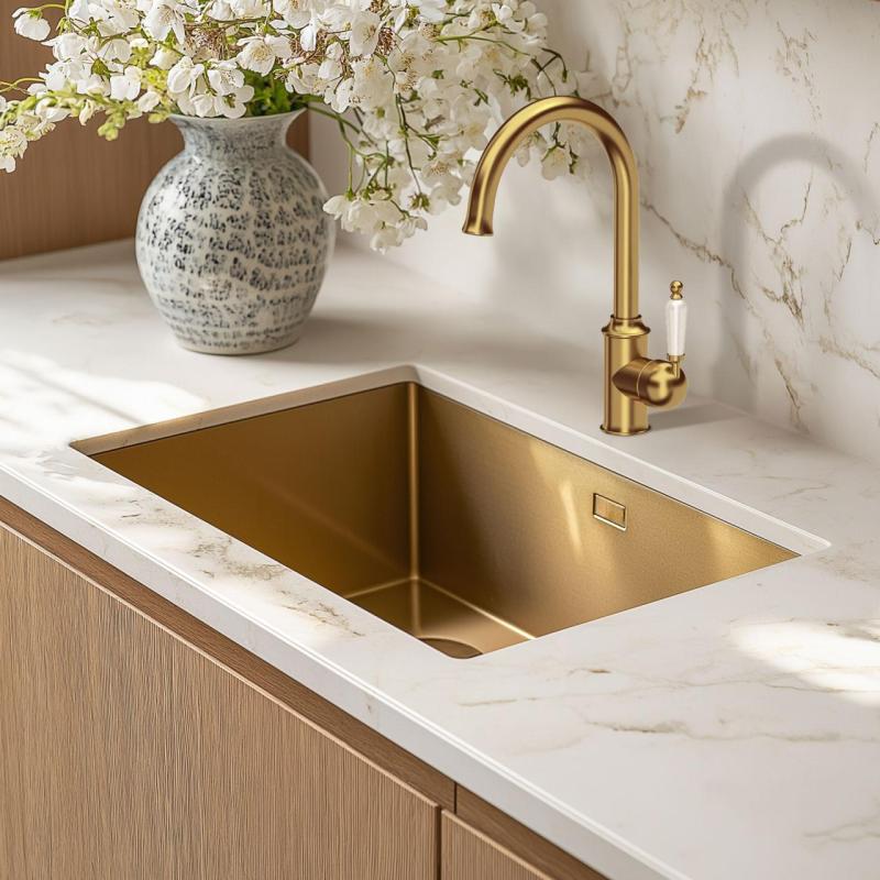 Quadri Worksop Klassieke Nostalgische Gouden PVD Keukenkraan met Keramische Handvat 1208956102