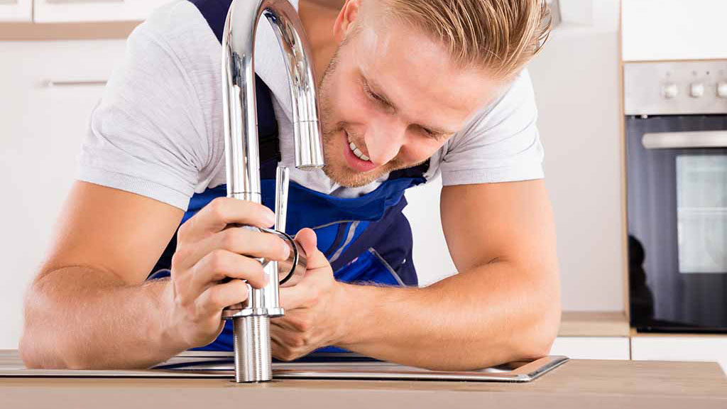 29_nl_media-1_29-en-media-1-29-installing-kitchen-tap-2.jpg